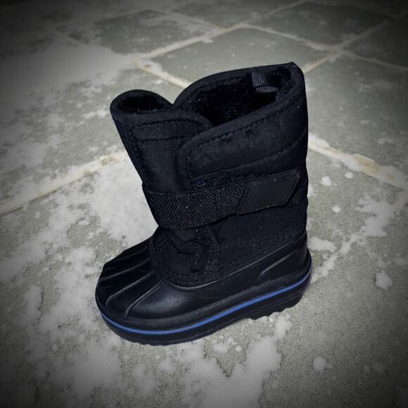The Childrens Place Unisex Infant All Weather Boots - Black Blue Size 4 - Picture 1 of 8